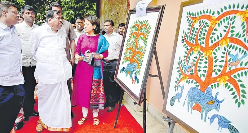 Tribal welfare department painting show - Sakshi