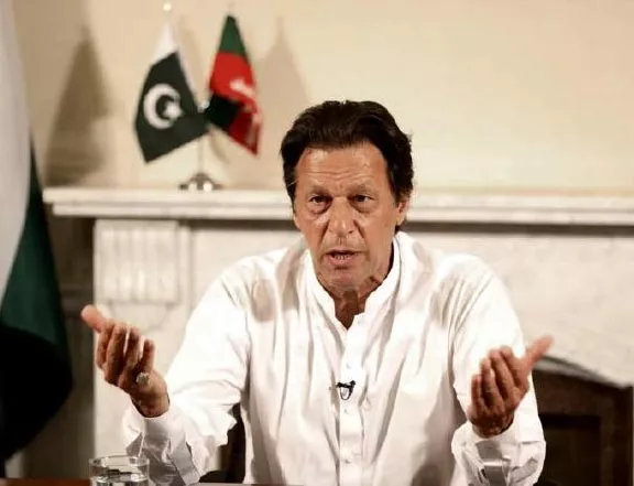  Pakistan’s PM-designate Imran Khan invites Sunil Gavaskar, Kapil Dev, Aamir Khan to swearing-in ceremony - Sakshi