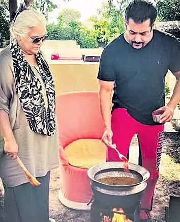 Superstar Salman Khan tries his hand in cooking - Sakshi