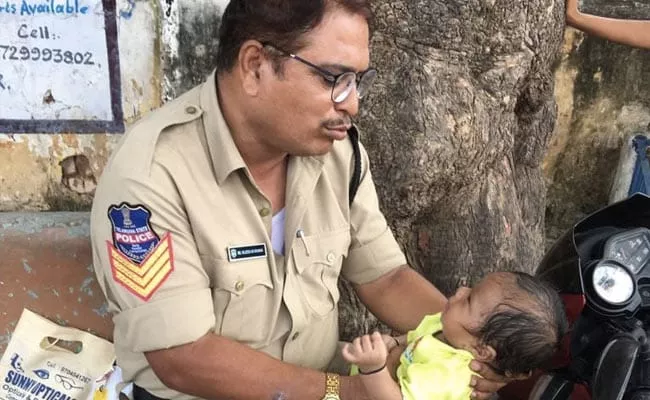 Hyderabad Cop Console A Baby While Her Mother Went For Constable Exam - Sakshi