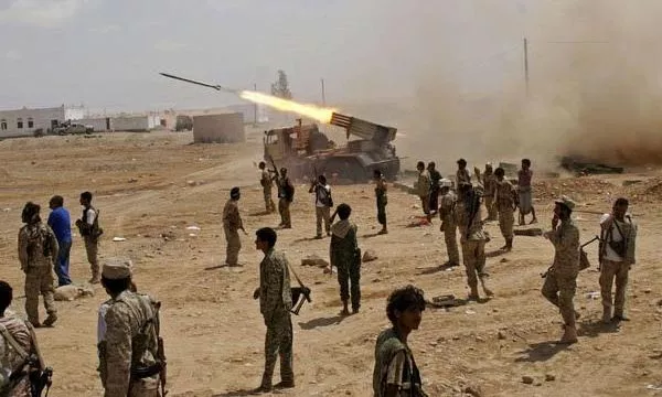 Saudi Arabia attacks Houthi rebels in Yemen - Sakshi