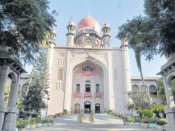 High Court Fires On SIT Officials Over Ys Jagan Attack Case - Sakshi