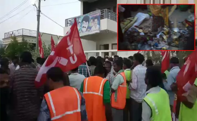 Municipal Workers Protest At MLA Balakrishna House - Sakshi