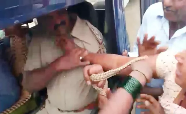 SI Molestation On Married Woman While Complainting Husband In Karnataka - Sakshi