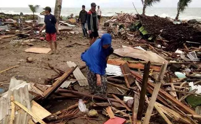 62 Killed, 600 Injured In Indonesia Tsunami Set Off By Volcanic Activity - Sakshi