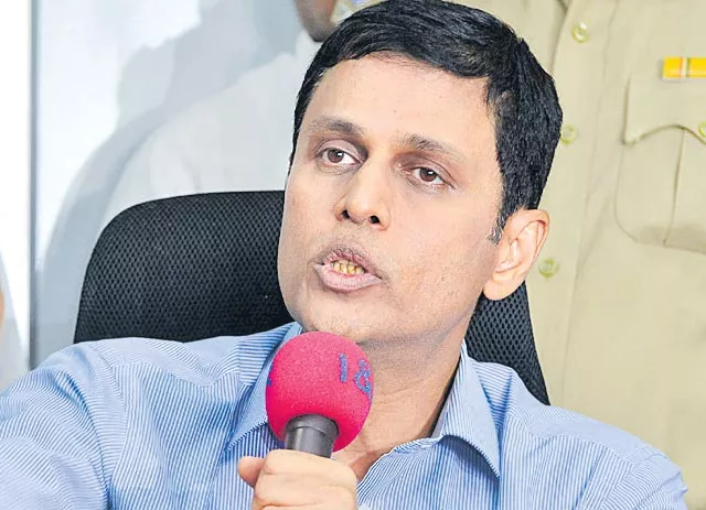 Disappointed on ceo rajath kumar - Sakshi