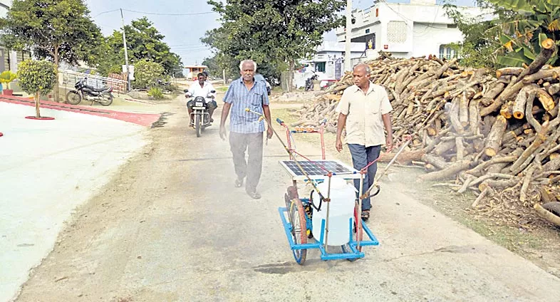 Sayyad Subhani launch Agriculture Sprayers at Low Cost - Sakshi