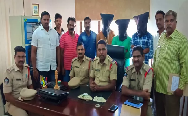 Temple Thiefs Gang Arrest in Guntur - Sakshi