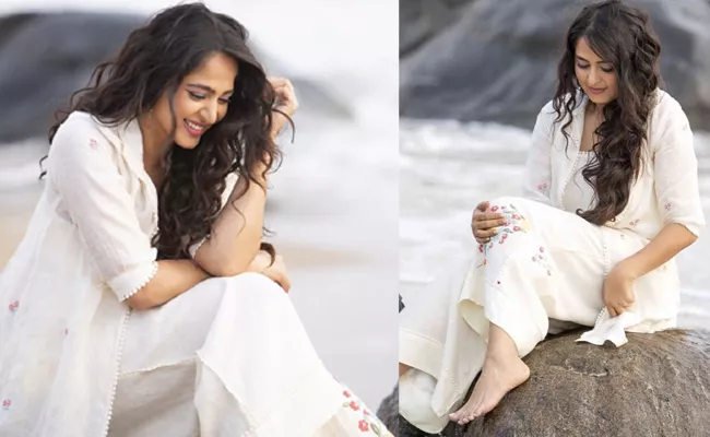 Kona Venkat Comment On Anushka New Slim Look - Sakshi
