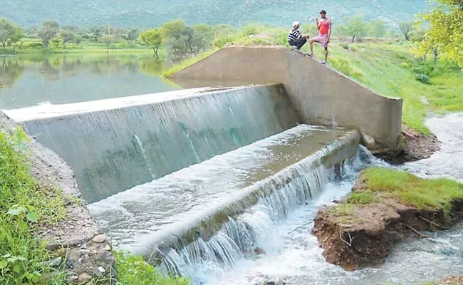 Telangana Government Plans To Construct Check Dams On All Irrigation Projects - Sakshi