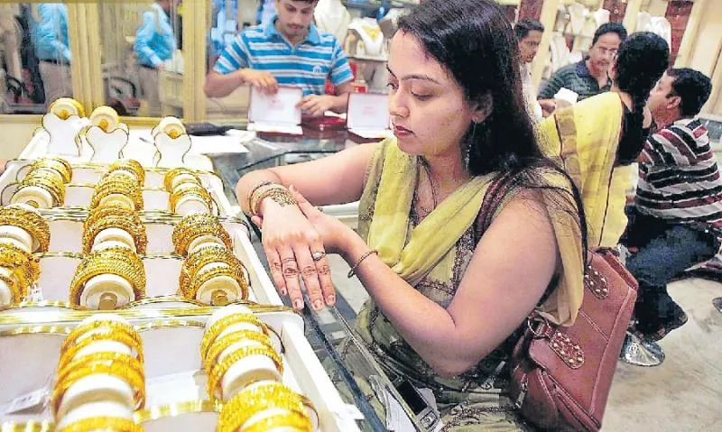 Beware of gold savings schemes - Sakshi