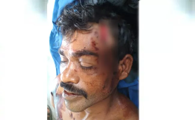 Man Killed In Road Accident In Khanapur - Sakshi