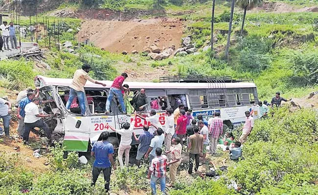 TSRTC Busses Frightens Travellers By Road Accidents - Sakshi