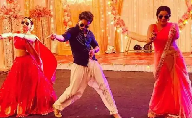 Actor Monalisa Dancing On Kala Chashma Goes Viral - Sakshi