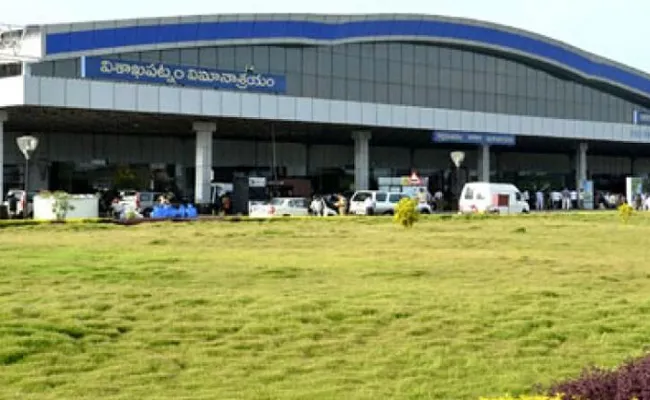 A Man With Knife Entered Into Visakapatnam Airport - Sakshi