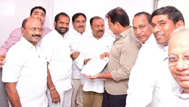 Tana invites Ktr for Maha sabhalu - Sakshi