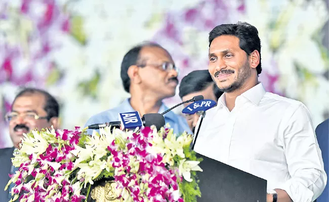 YS Jagan Mohan Reddy takes oath as Andhra Pradesh chief minister - Sakshi