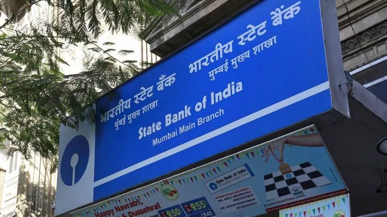 SBI cuts interest rates on FDs with effect from August 1 - Sakshi