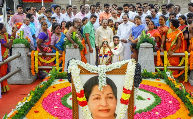 AIADMK Leader Decks Up Jayalalitha Samadhi As Wedding Venue for His Son - Sakshi