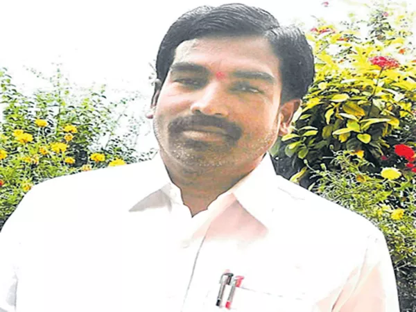 VRO Krishnaiah suicide in Narkatpalli - Sakshi
