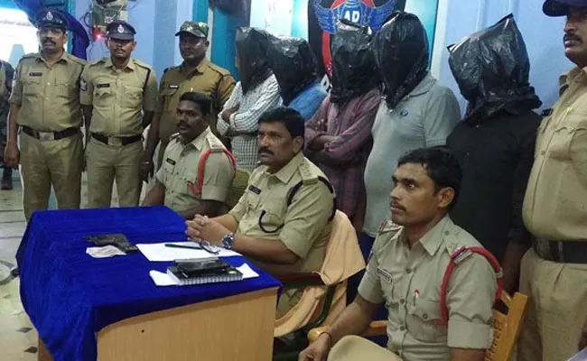 Five Thieves Are Arrested In Kurnool District - Sakshi