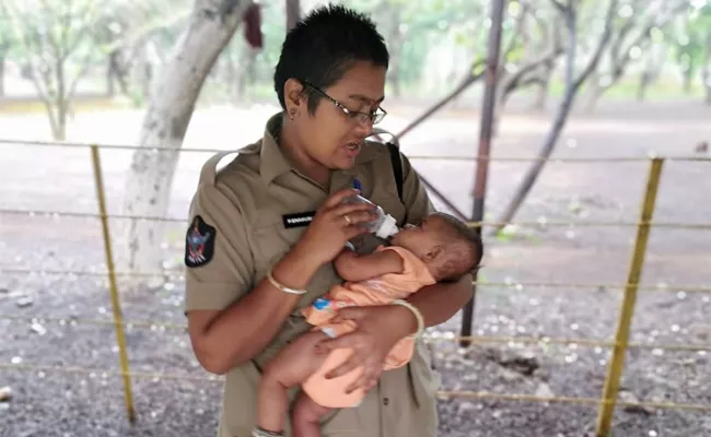 Women Police Caring Baby at Exam Center YSR Kadapa - Sakshi