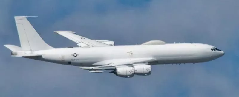 Navy E-6B Mercury doomsday plane hit by bird - Sakshi