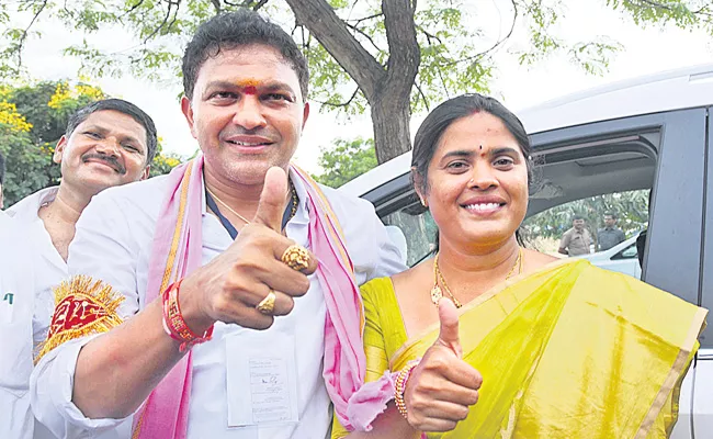 TRS Candidate Saidi Reddy Won In Huzurnagar Bye Election At Suryapet - Sakshi