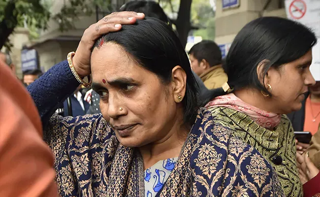 Nirbhaya Mother Wants Convicts Hanged On 16th December - Sakshi