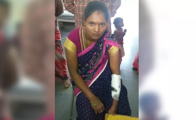 Wife Cut Hand While Husband Beat in Anantapur - Sakshi