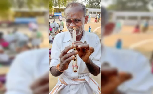 Shankarappa Playing Flute With Nose in Mahanandi Kurnool - Sakshi