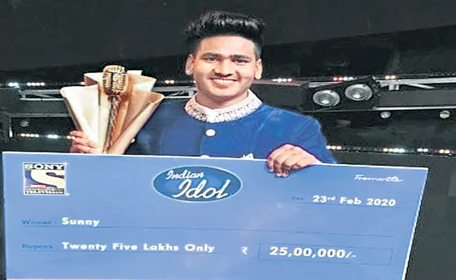 Person Became Indian Idol Who Makes Boot Polish - Sakshi