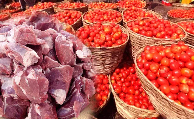 Tomato Price Drop In Indalwai Nizamabad - Sakshi