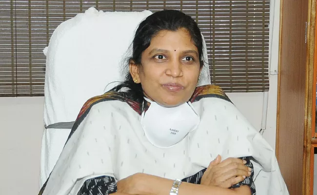 Prashanthi as Municipal Corporation Commissioner Anantapur - Sakshi