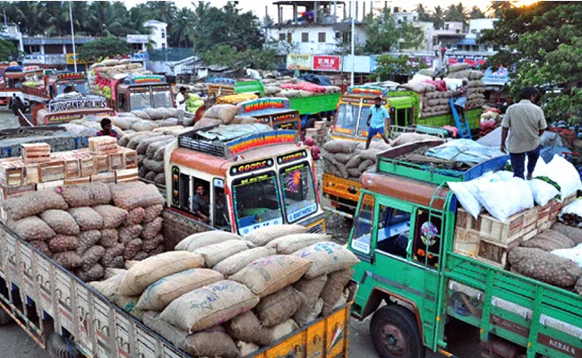 AP lockdown:Transportation of vegetables allowed - Sakshi