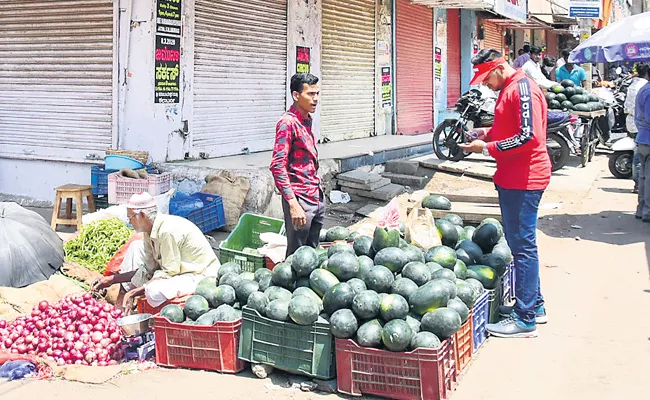 Centre launches micro-credit scheme to provide loans to Street vendors - Sakshi