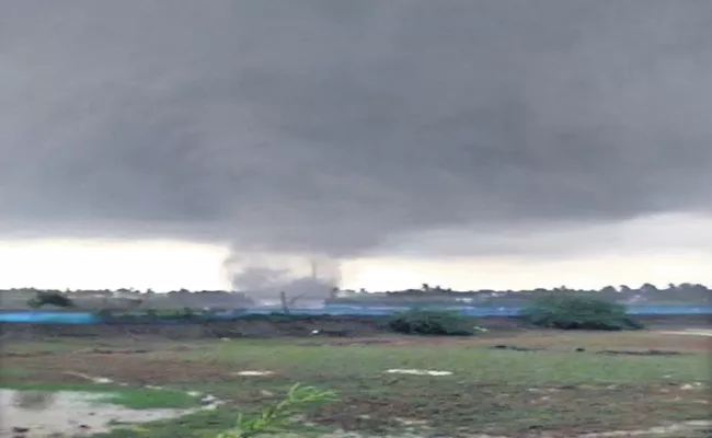 Huge Tornado Witnessed In Yanam - Sakshi