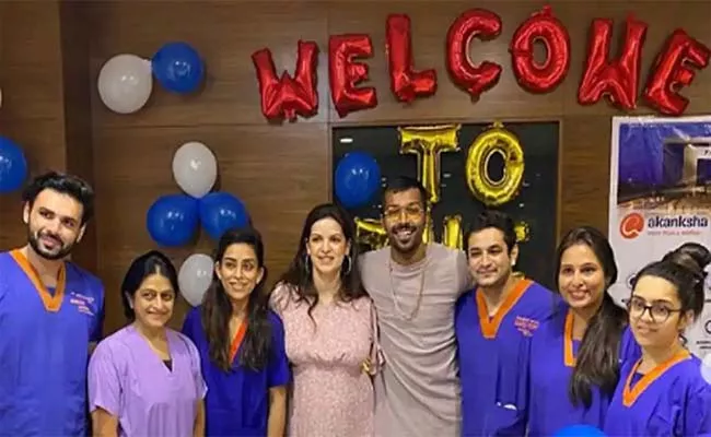 Hardik Pandya Natasa Stankovic Celebrate With Hospital Team In Gujarat - Sakshi