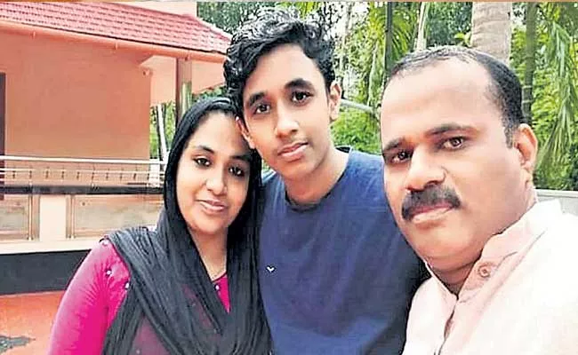 Mustafa And his Wife Passed Intermediate Along With His Son At Kerala - Sakshi