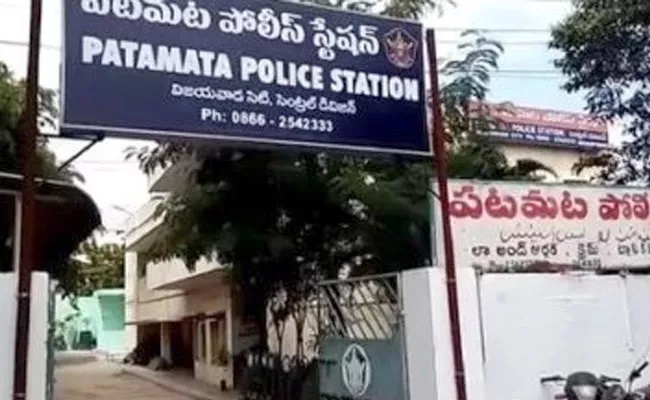 Person Stabbed With Knife By Husband For Making Calls To Wife In Vijayawada - Sakshi