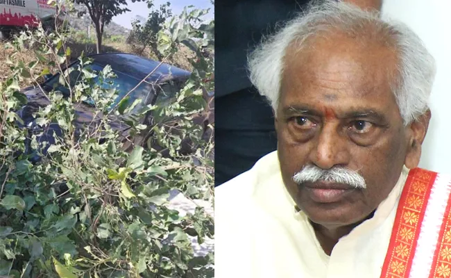 Bandaru Dattatreya Escaped From Accident At Choutuppal - Sakshi