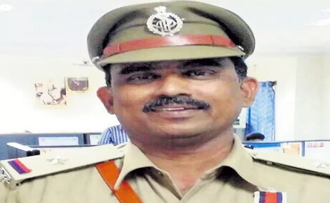 Two shourya medals to AP Police officers - Sakshi