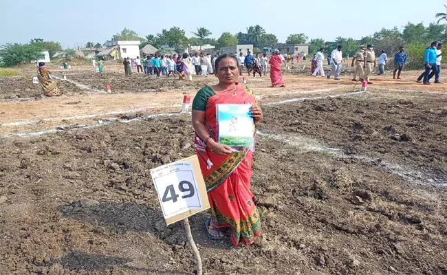 Widow Happy On Takes House Site Patta In Guntur - Sakshi