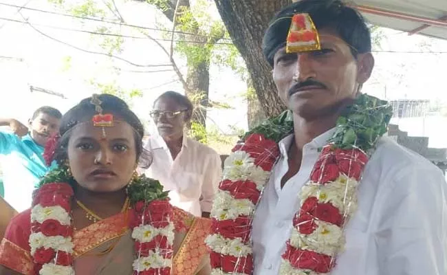 Bride Escaped With Jewelry And Cash Anantapur District - Sakshi