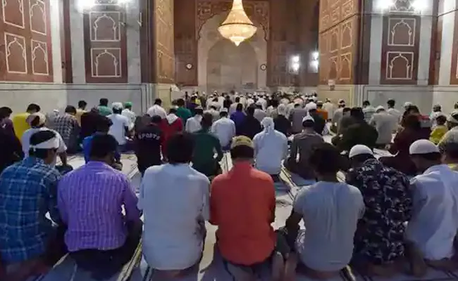 50 Can Offer Prayers At Delhis Nizamudddin Markaz During Ramzan - Sakshi