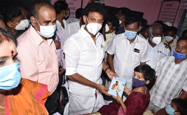 CM MK Stalin Respond On Little Girl Letter Over Her School Development - Sakshi