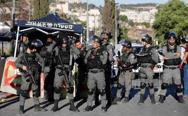 Israeli police allow Jews to visit flashpoint Jerusalem site - Sakshi