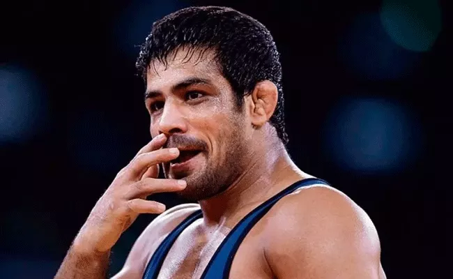 Delhi Police Suspends Sushil Kumar Arms License - Sakshi