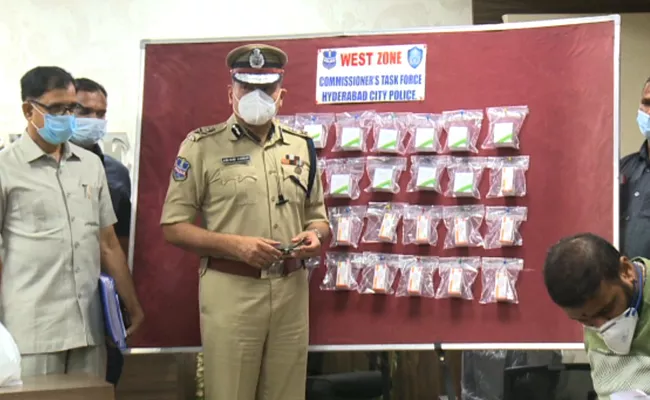 Gang Held For Selling Anti Black Fungus Injections In Hyderabad - Sakshi