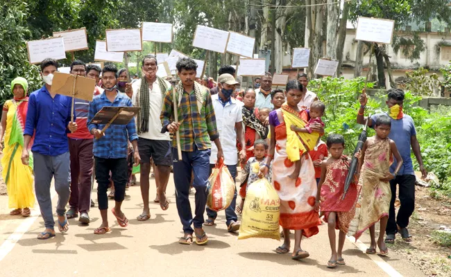 Maoist Threats 13 Villages Tribals Vacating Their Villages In Visakhapatnam - Sakshi